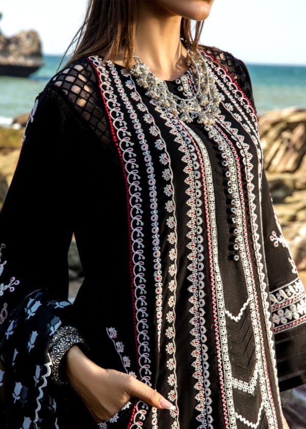 CRIMSON LUXURY LAWN - MARORI DREAMS 4B - Image 5