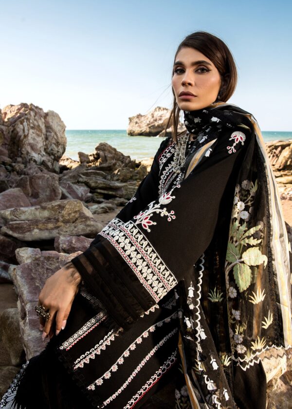 CRIMSON LUXURY LAWN - MARORI DREAMS 4B - Image 2