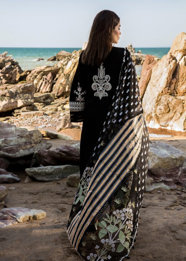 CRIMSON LUXURY LAWN - MARORI DREAMS 4B - Image 4