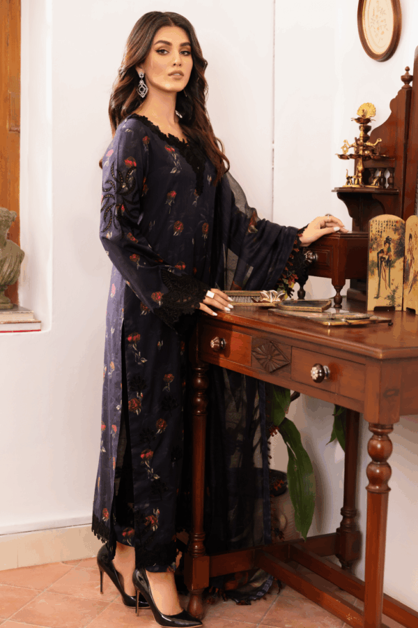 IZNIK (DASTAAN) PREMIUM LAWN - IDL 04 DIMAH - Image 3